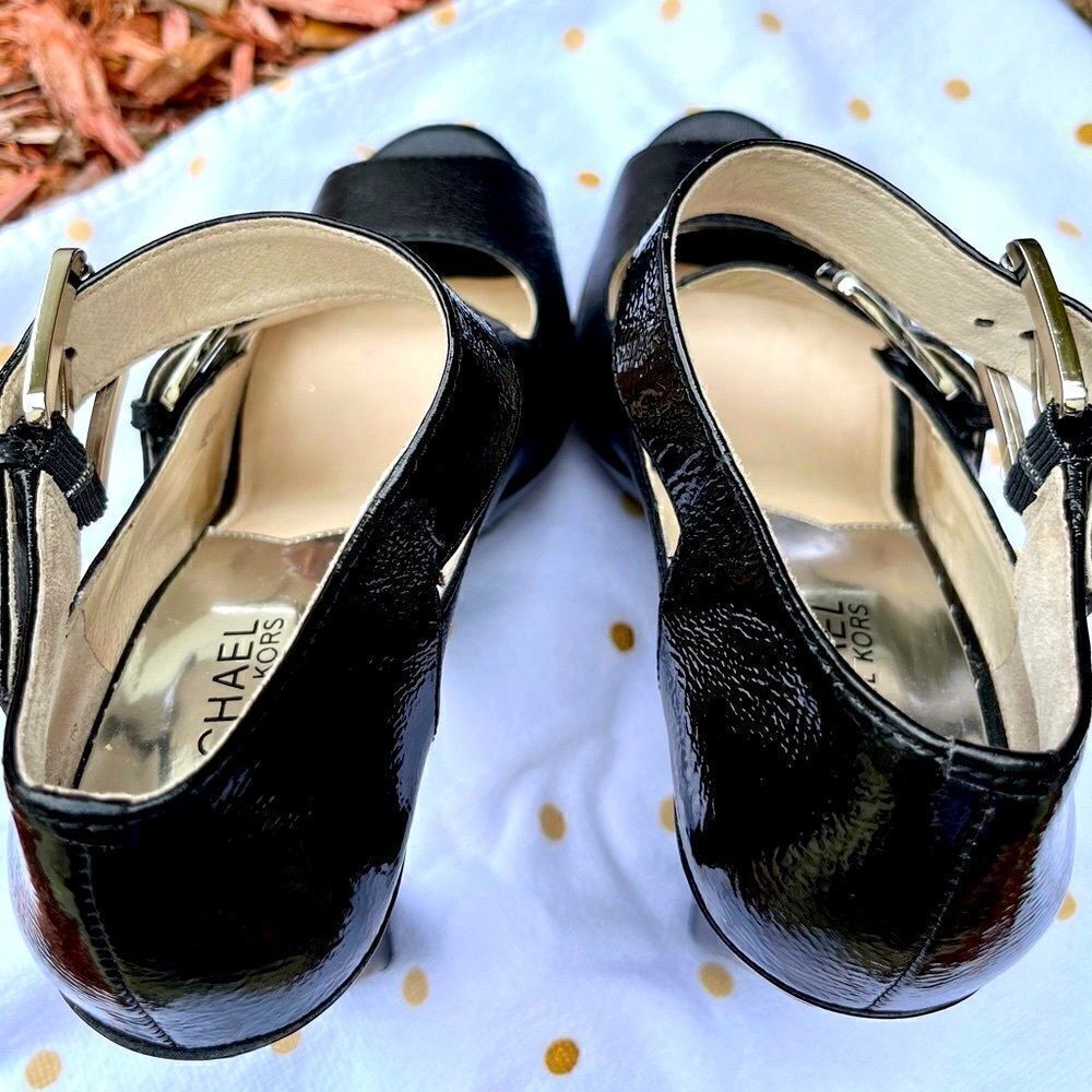 NEW MICHAEL KORS DESERT JETBLACK LEATHER BUCKLE STRAP HEELS 9-1/2M - Picture 11 of 16